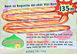 Hình ảnh bánh mì kỷ lục Bagguette dài 135m 