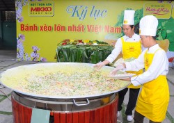 Kỷ lục bánh xèo lớn nhất Việt Nam 3