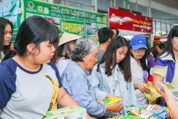 Mikko tham gia lễ hội bánh dân gian Cần Thơ 2017