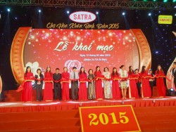 Cắt băng lễ khai mạc chợ hoa xuân Bình Điền 2015