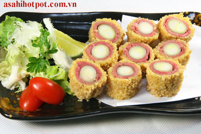 Gyuniku Negi Kushi Maki Furai – thịt bò cuốn tỏi tây tẩm bột cà mỳ.