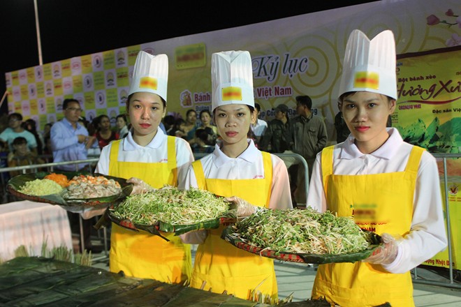 chiếc bánh này cần 8 kg nguyên liệu