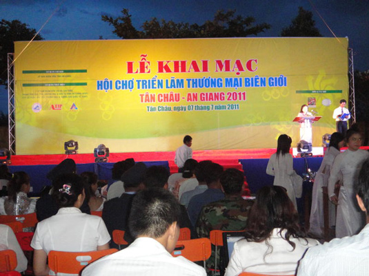 Khai mạc Hội chợ