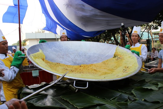 INTERMIX trình làng chiếc bánh xèo lớn nhất Việt Nam
