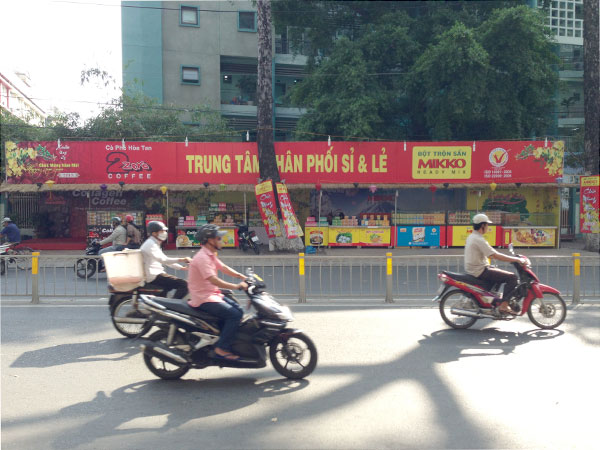 toàn cảnh gian hàng Nguyễn Tri Phương - Tết Nguyên Đán Quý Tỵ 2013